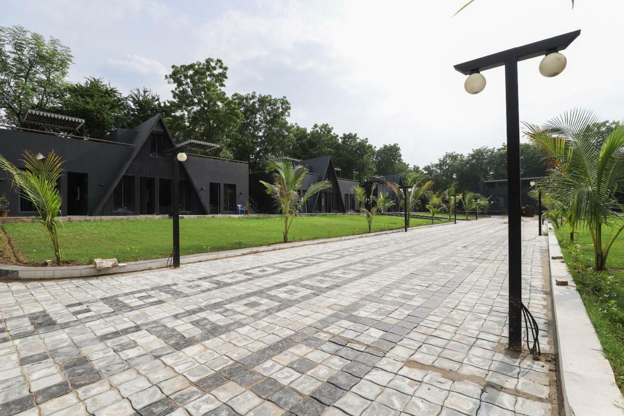 Oyo 48991 Serene Cottages And Resorts Vadodara Kültér fotó